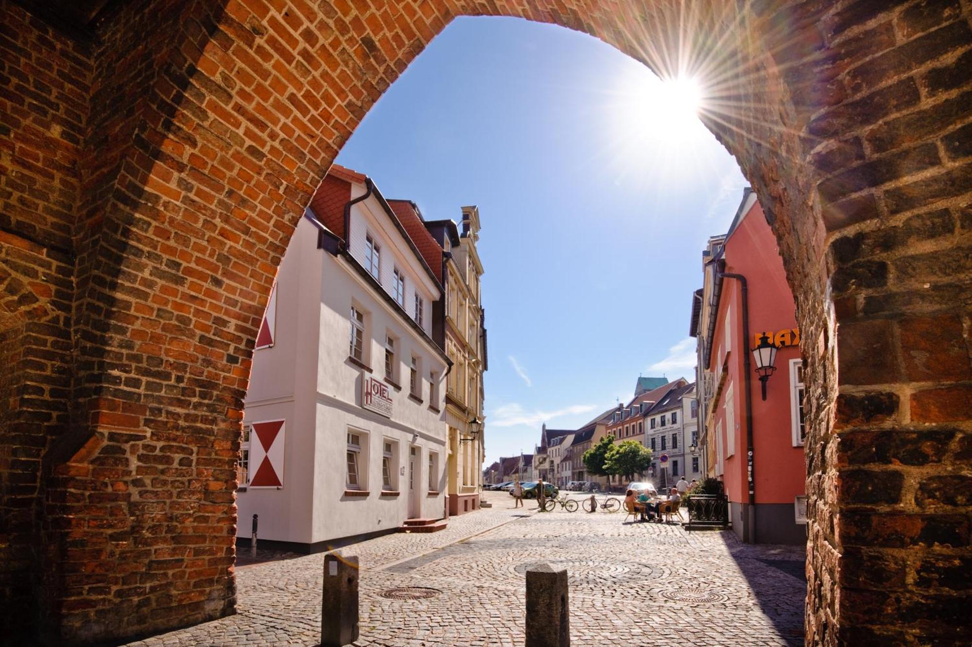 Hotel Am Alten Hafen Висмар Экстерьер фото