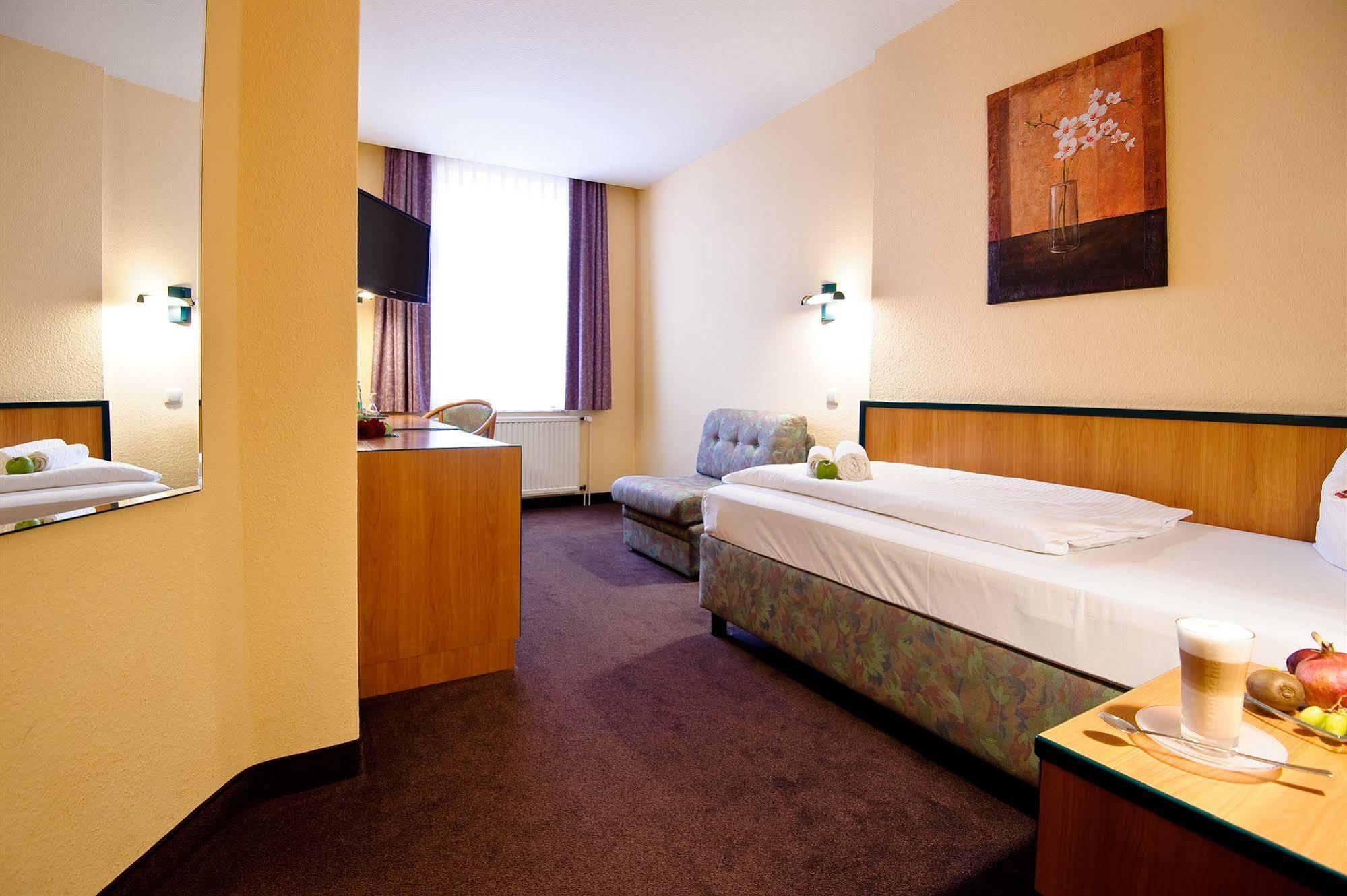 Hotel Am Alten Hafen Висмар Экстерьер фото