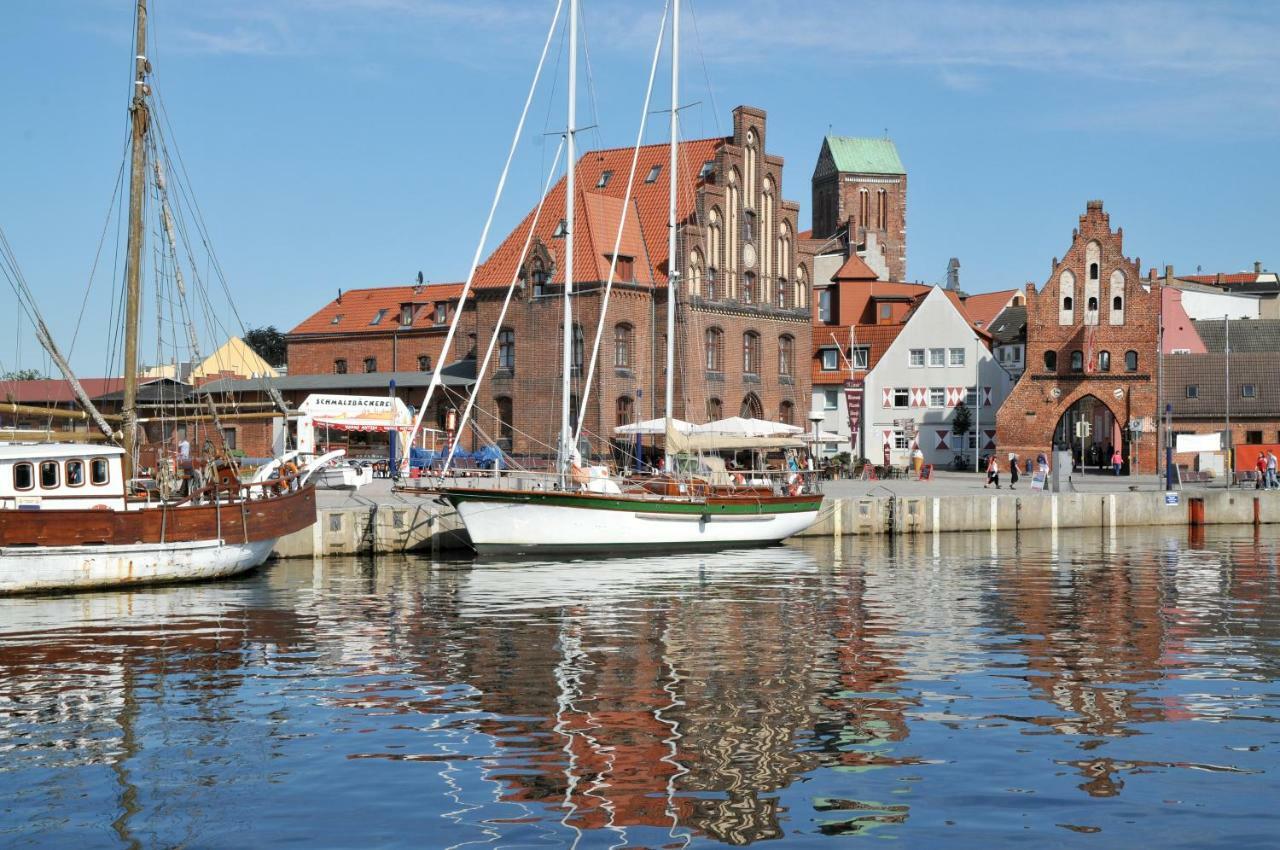 Hotel Am Alten Hafen Висмар Экстерьер фото